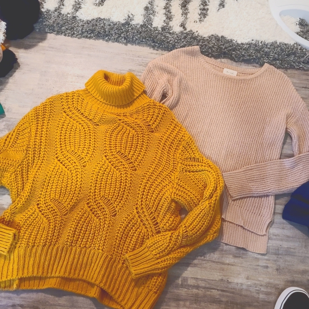Knitted sweater bundle